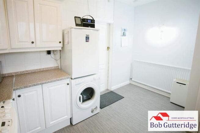 FITTED KITCHEN / DINER