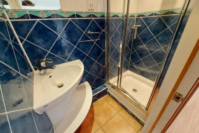 Bed One Shower Rm