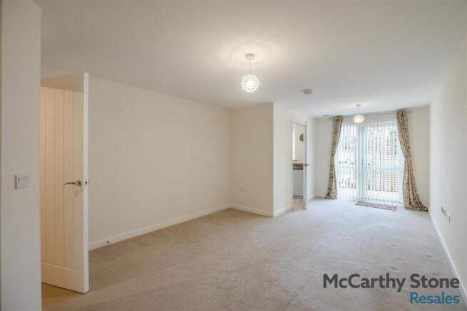 8684071-interior02.jpg