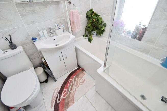 4 bed Semi-Detached for sale Image 10