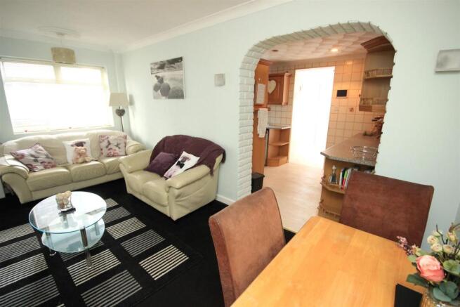 DINING/ LIVING ROOM