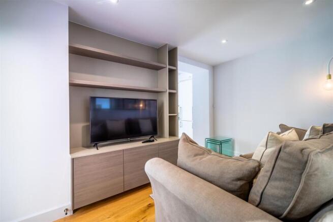 1 bed Apartment to rent Image 6
