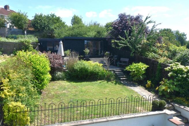 Views to Rear Garden..JPG