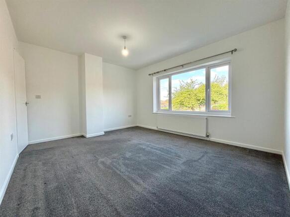2 bed Semi-Detached to rent Image 7
