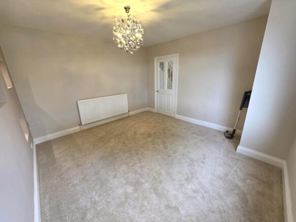 3 bed Semi-Detached to rent Image 10