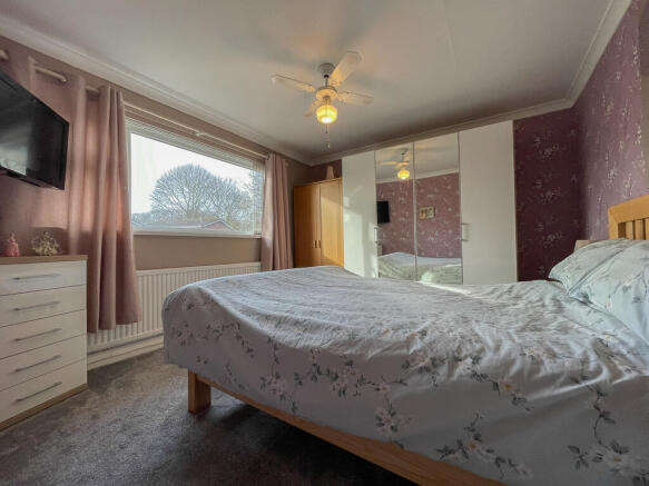 30 Dunoon Mead - Bed 1