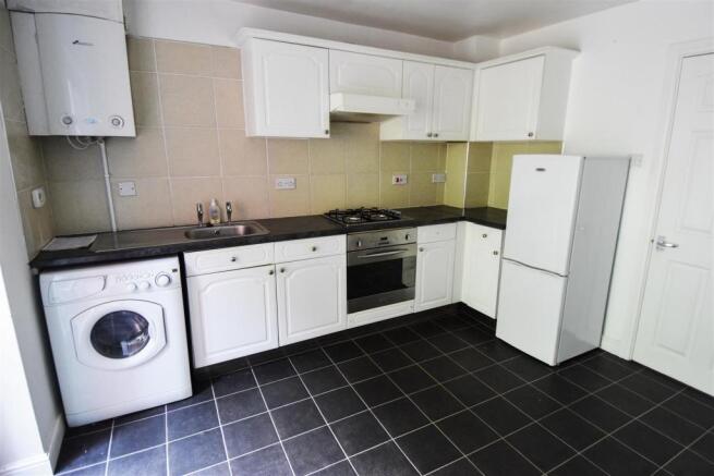 Kitchen 2.jpg