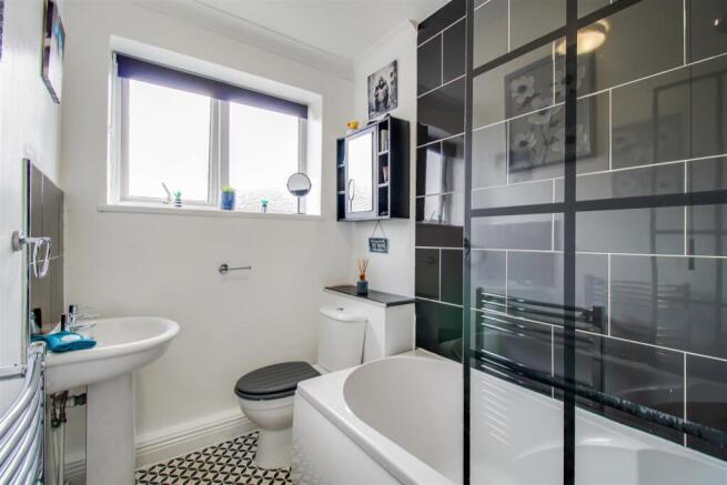3 bed Town House for sale Image 8