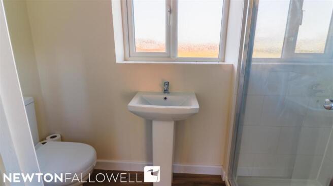 EN-SUITE SHOWER ROOM