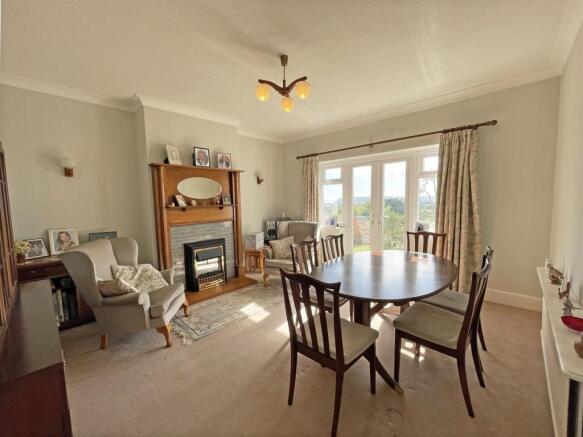 Venn grove 39 dining room for front.jpg