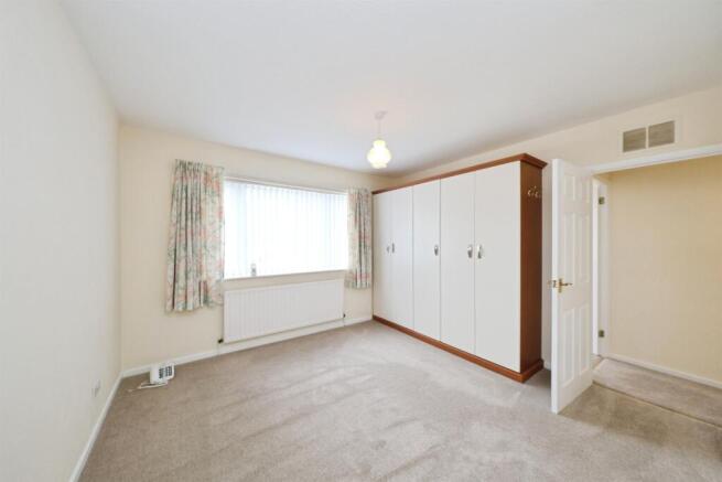 2 bed Semi-Detached Bungalow for sale Image 7