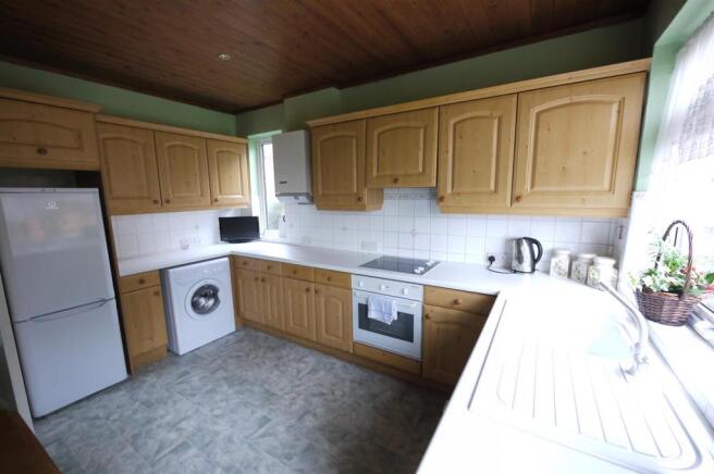 Kitchen/Breakfast Room:-
