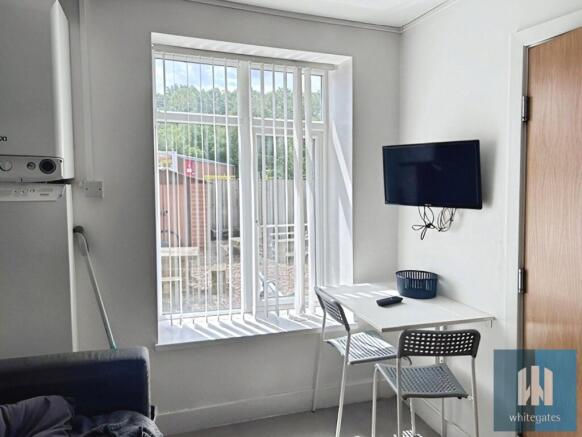 1 bed House Share to rent Image 5