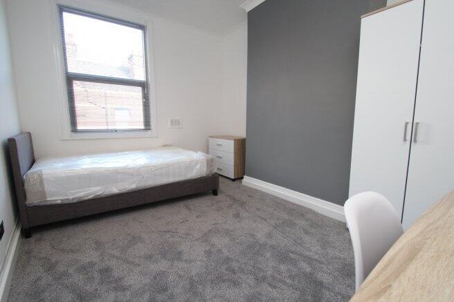 3 bed House Share to rent Image 6