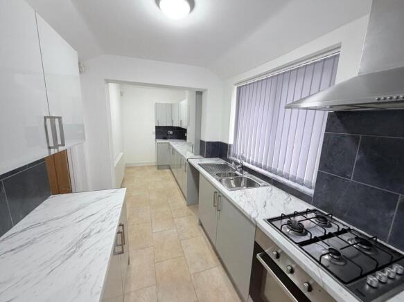 3 bed Semi-Detached to rent Image 5