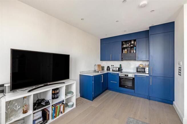 2, 428 Durnsford Road Hi-4.jpg