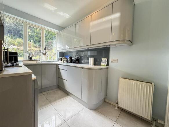 3 bed Semi-Detached for sale Image 12