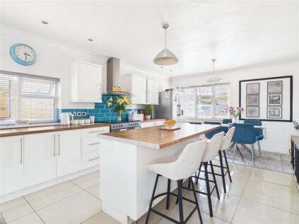 Gullon Walk, Bristol, BS13