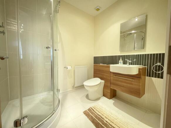 EN SUITE SHOWER ROOM/WC
