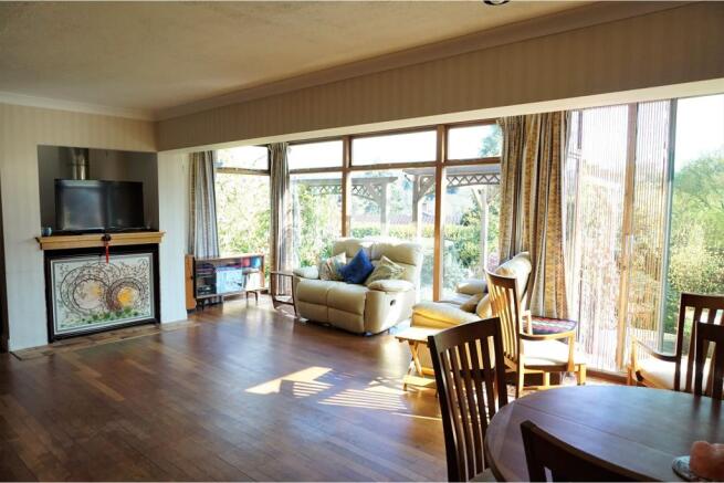 Lounge/Dining Room