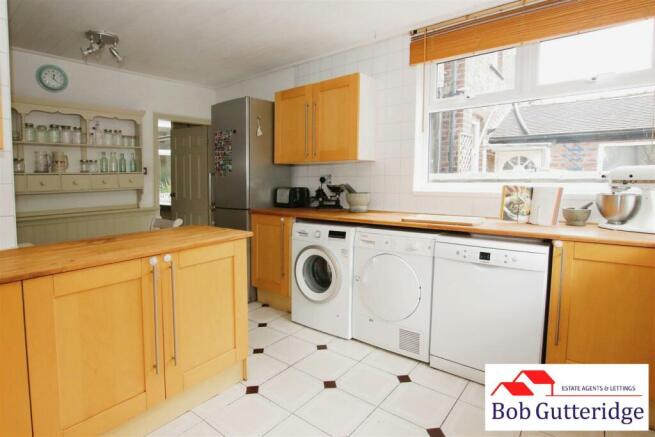 EXTENDED FITTED KITCHEN/BREAKFAST ROOM