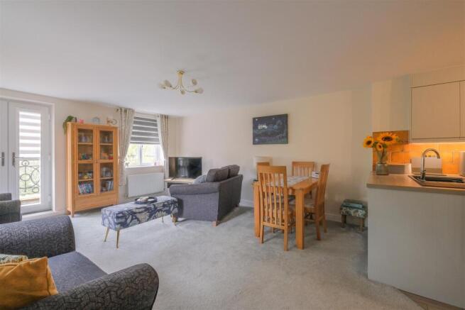 2 bed Duplex for sale Image 8