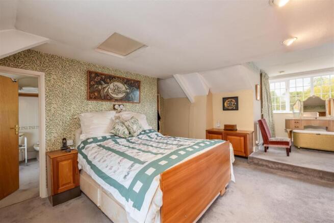 4 bed Semi-Detached for sale Image 12