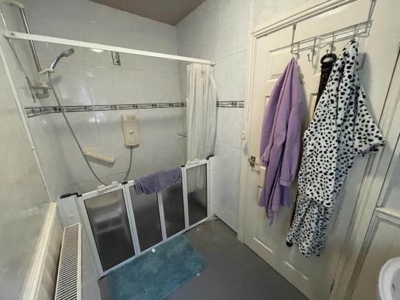 Shower room 3.JPG