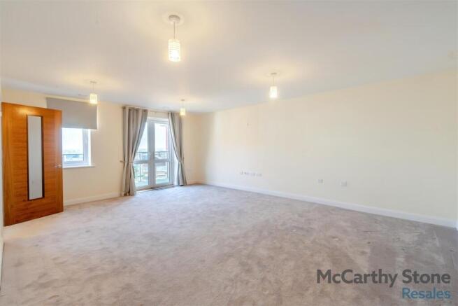 2 bed Apartment for sale Image 11