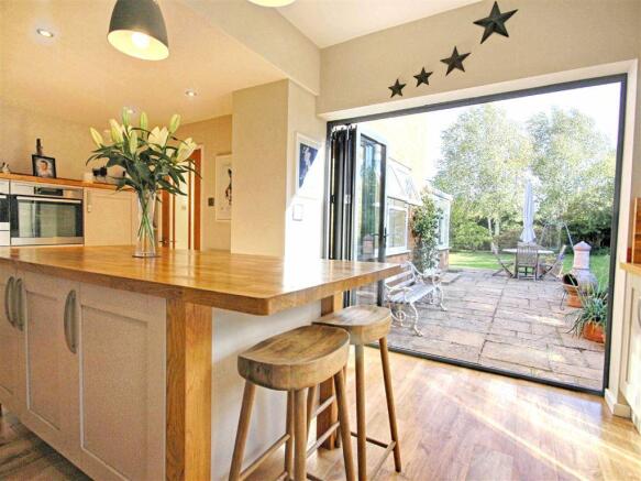 KITCHEN /BREAKFAST ROOM