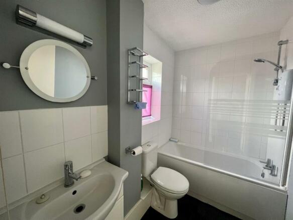 4 alicante bathroom.jpg