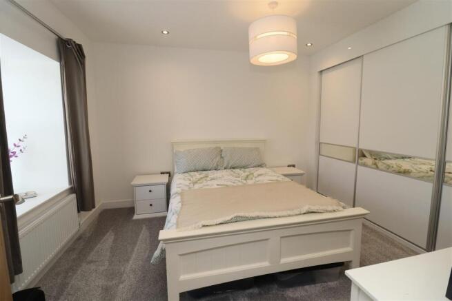 4 bed Detached for sale Image 8