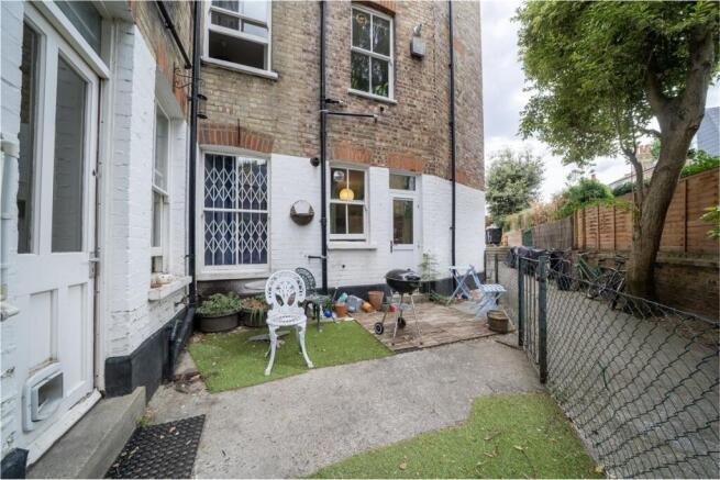 Mark Mansions, Westville Road, W12 photo 3
