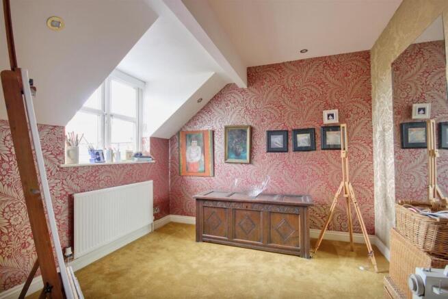 4 bed Detached for sale Image 8