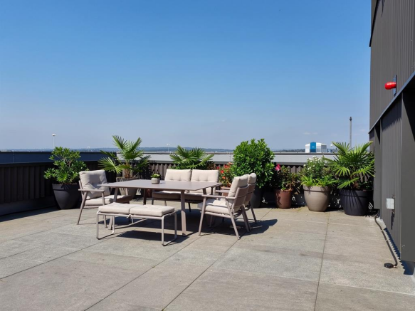 3 bed Apartment for sale Image 9