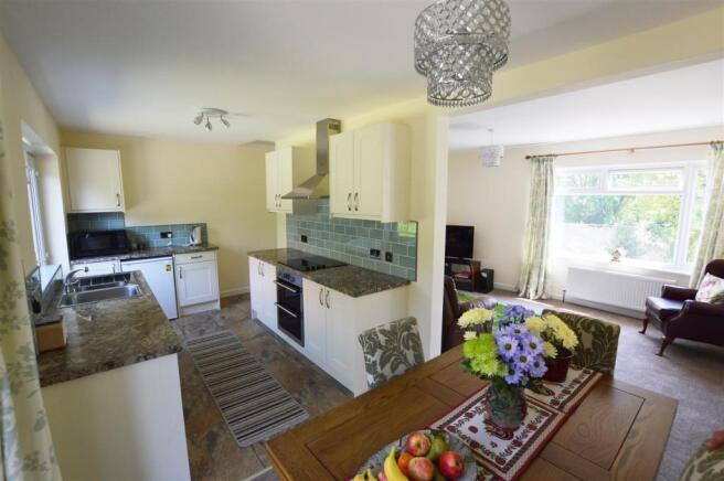 KITCHEN LOUNGE