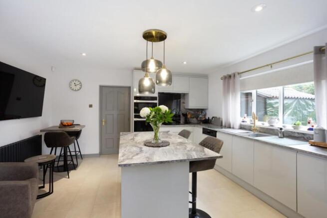 4 bed Detached for sale Image 4