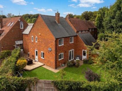 Rickyard Close, Whitchurch, HP22