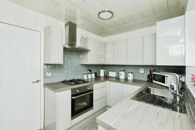 2 bed Detached Bungalow for sale Image 4