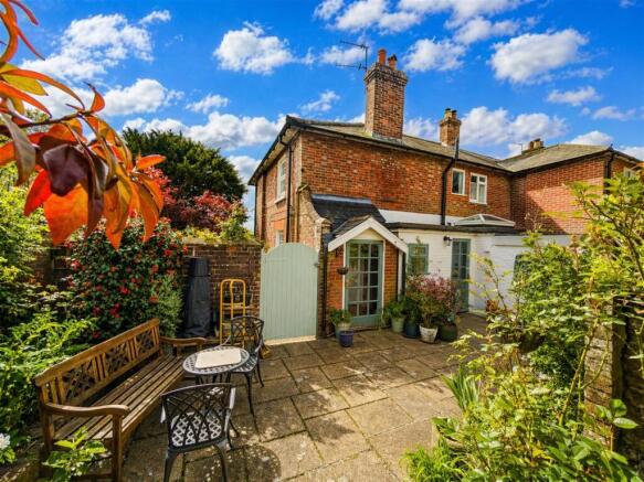 1 Salem Cottages - Garden 2.jpg