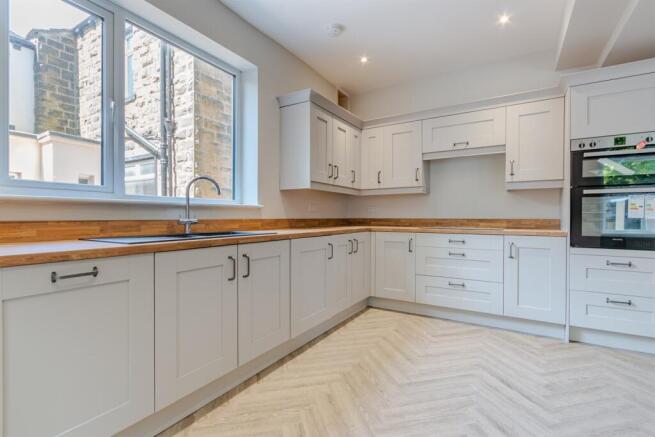 4 bed Detached for sale Image 4