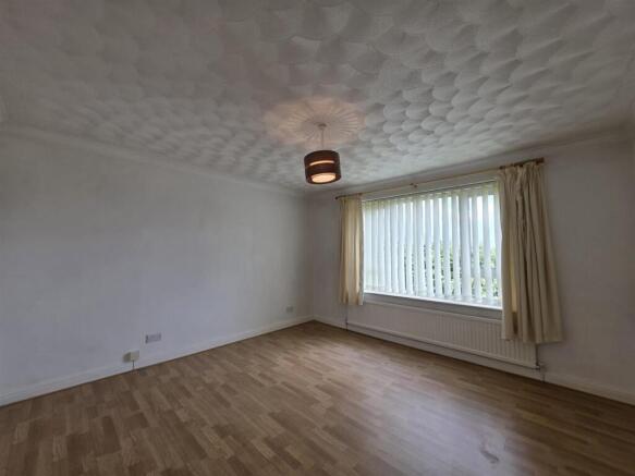 2 bed Apartment to rent Image 8