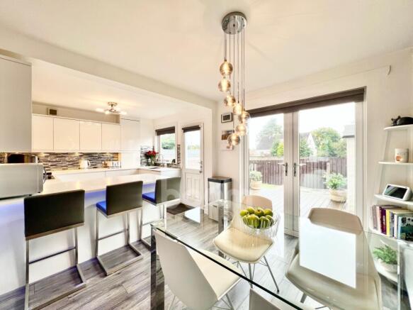Gladstone Avenue, Johnstone dining kitchen
