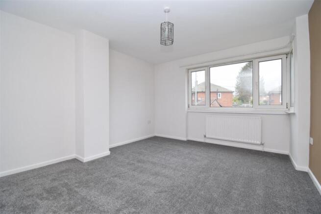 3 bed Semi-Detached to rent Image 12