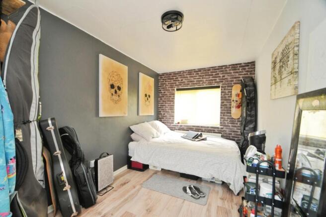 5 bed Detached for sale Image 7