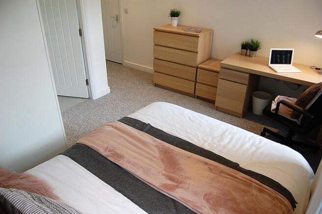 4 bed Terraced to rent Image 12