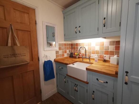 Utility room with butler sink