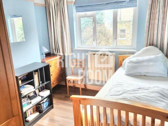 room-2-32-sharon-gardens-e9-7rx-1064885