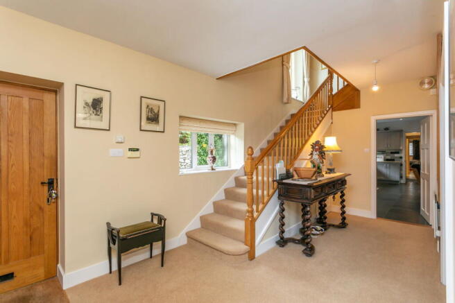 5 bed Detached for sale Image 4