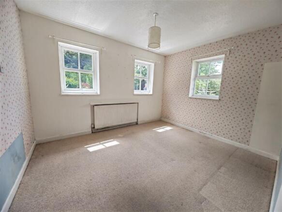 Bedroom 1.jpg